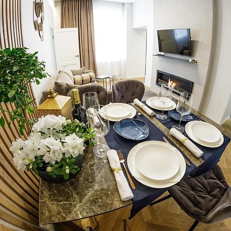 Old Town Apartment L Self Check In Vilnius Bagian luar foto