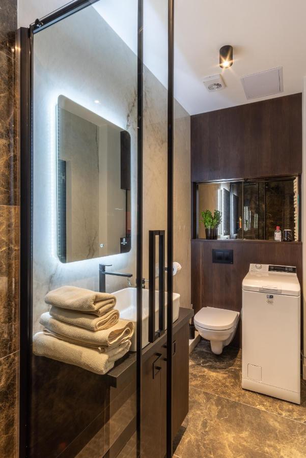 Old Town Apartment L Self Check In Vilnius Bagian luar foto