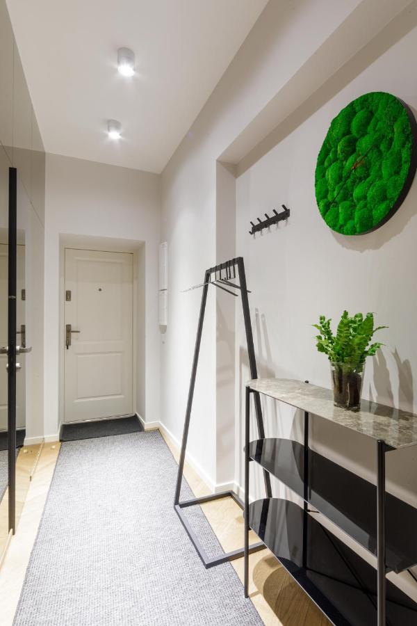 Old Town Apartment L Self Check In Vilnius Bagian luar foto