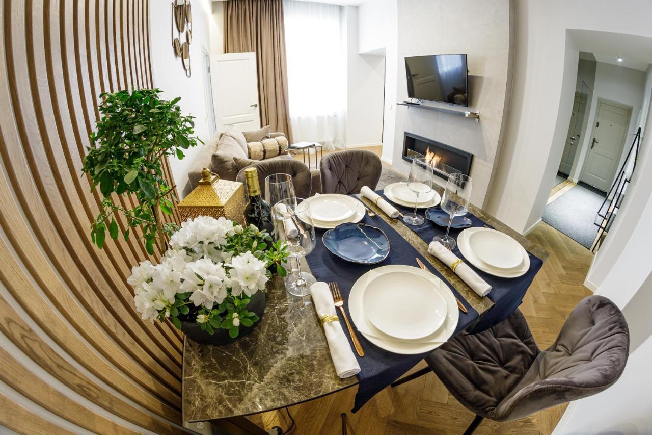 Old Town Apartment L Self Check In Vilnius Bagian luar foto