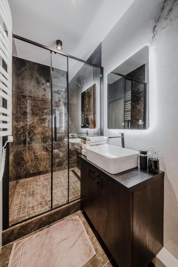 Old Town Apartment L Self Check In Vilnius Bagian luar foto