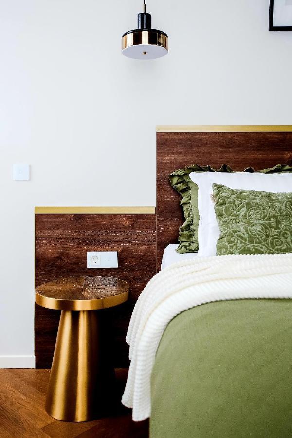 Old Town Apartment L Self Check In Vilnius Bagian luar foto