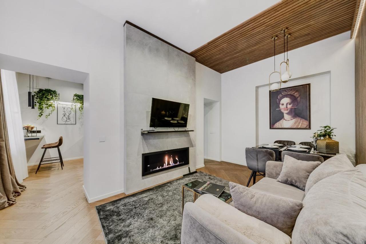 Old Town Apartment L Self Check In Vilnius Bagian luar foto