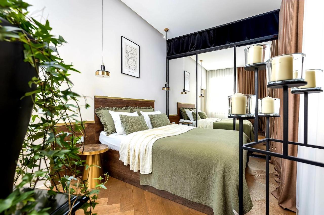 Old Town Apartment L Self Check In Vilnius Bagian luar foto