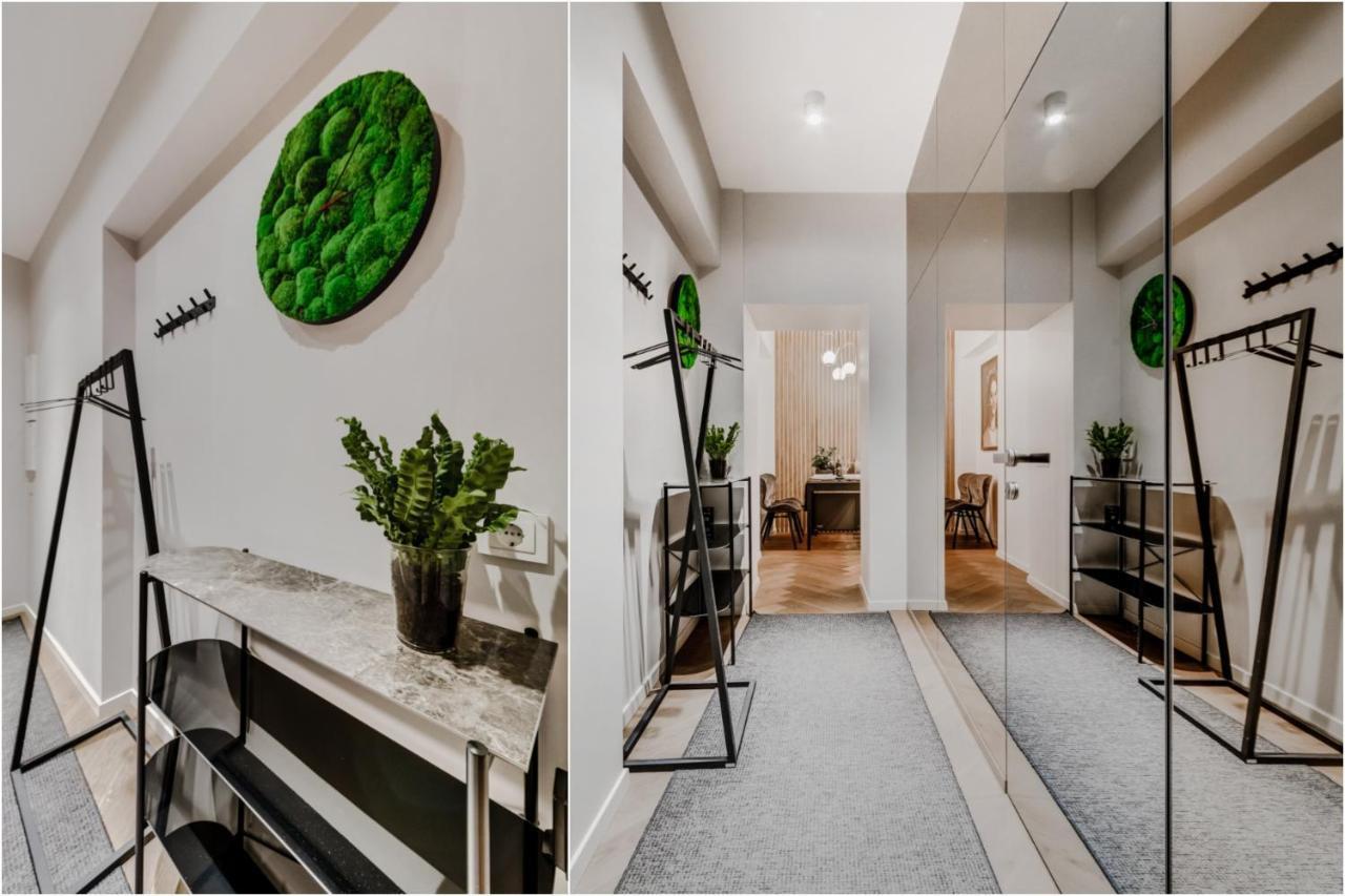 Old Town Apartment L Self Check In Vilnius Bagian luar foto