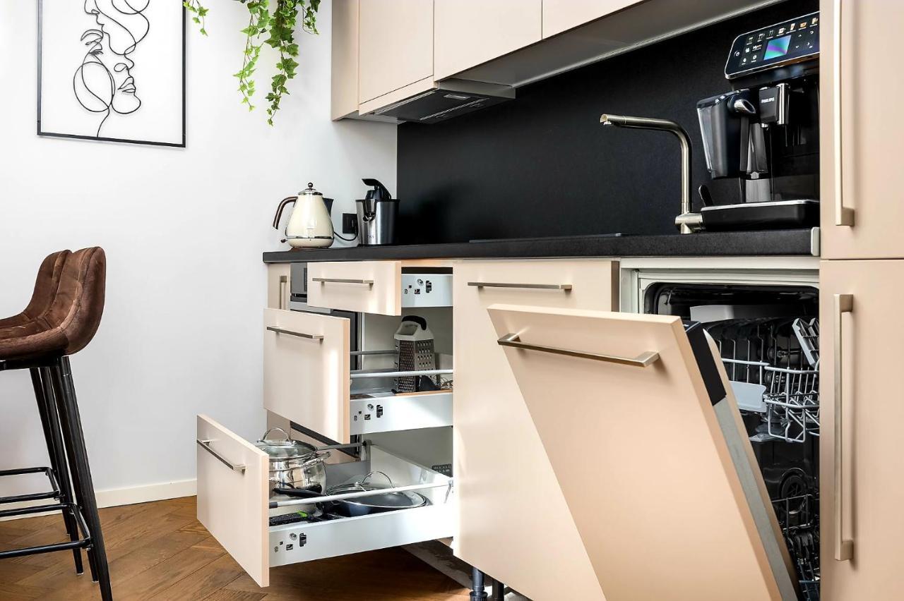 Old Town Apartment L Self Check In Vilnius Bagian luar foto